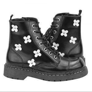 LEATHER FLOWERS BOOTS